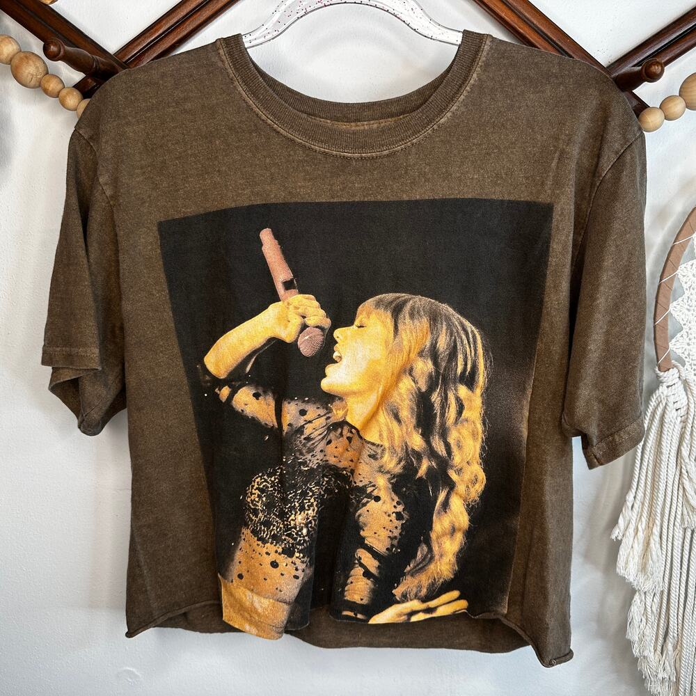 Taylor Swift Red Urban Outfitters UO Cropped Graphic T
